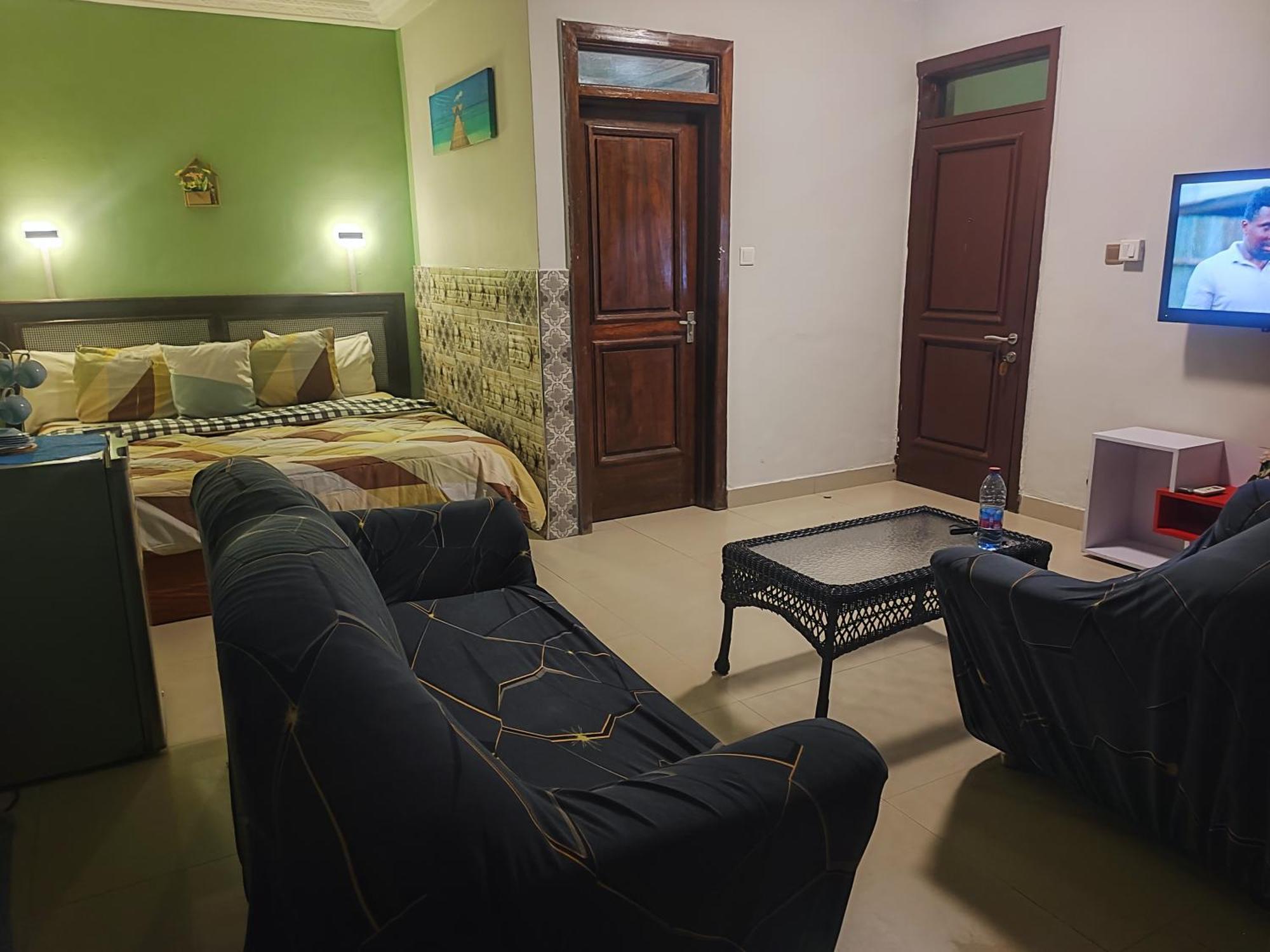 Ellisa Hospitality And Spa Hotel อักกรา ภายนอก รูปภาพ