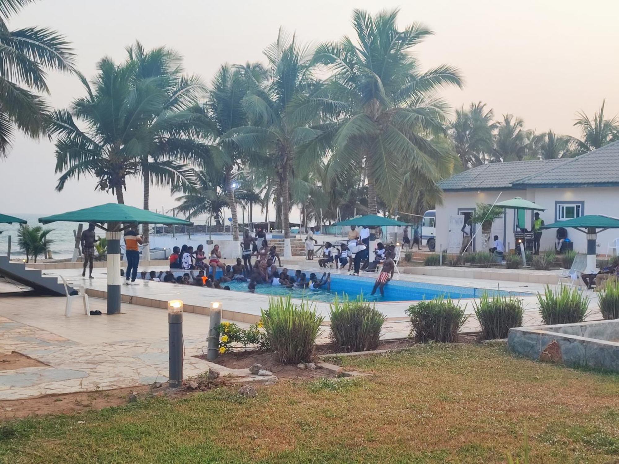 Ellisa Hospitality And Spa Hotel อักกรา ภายนอก รูปภาพ