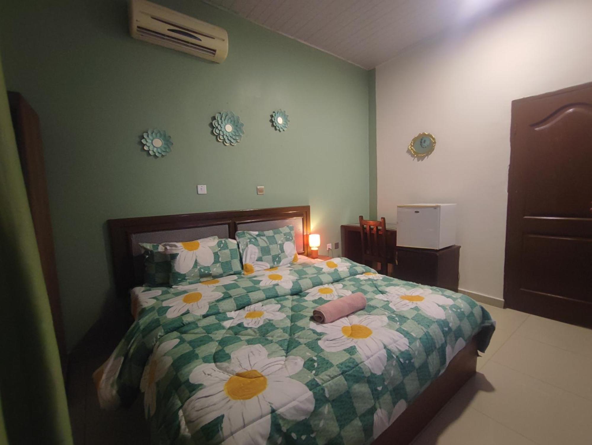 Ellisa Hospitality And Spa Hotel อักกรา ภายนอก รูปภาพ