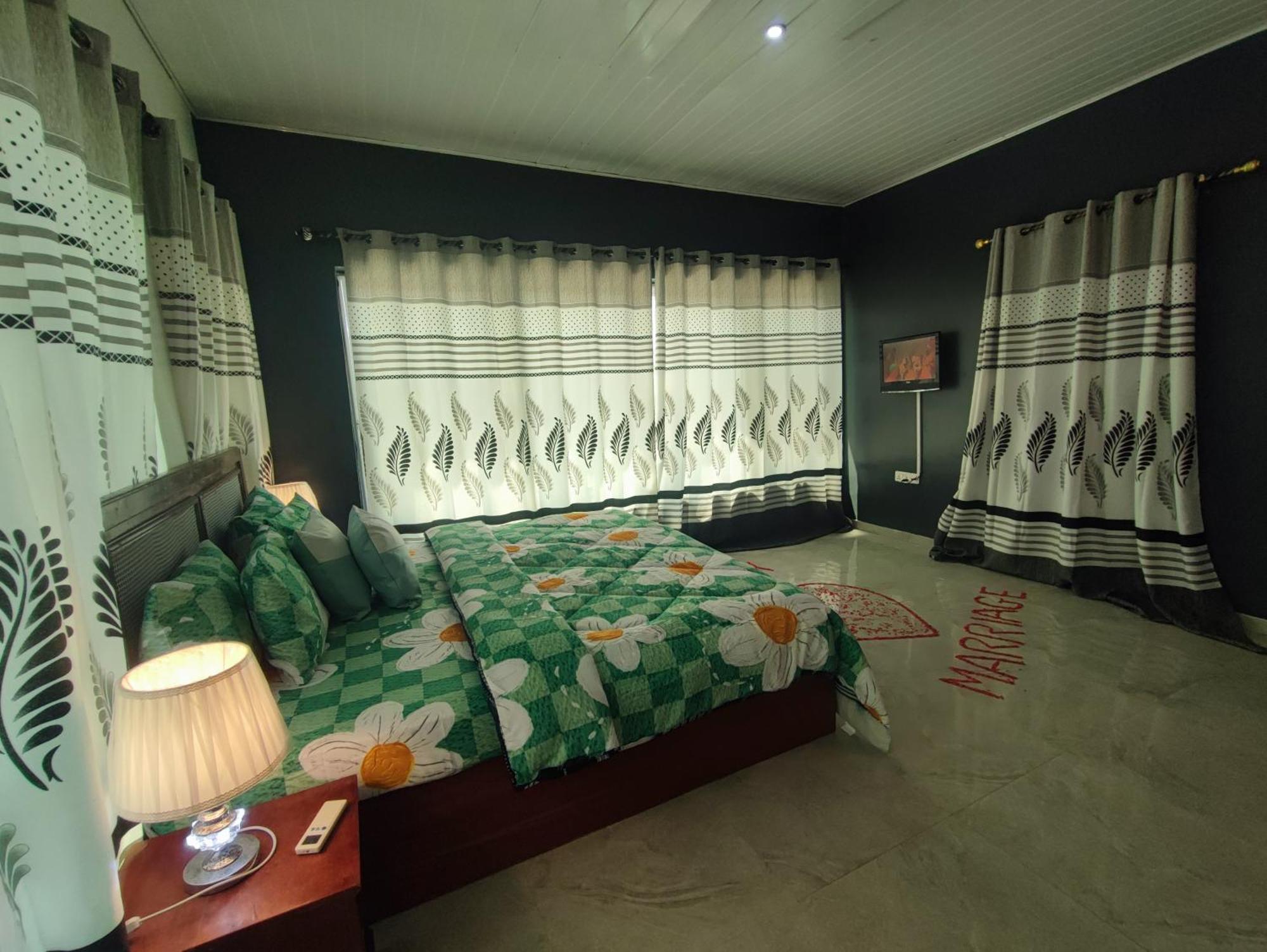Ellisa Hospitality And Spa Hotel อักกรา ภายนอก รูปภาพ