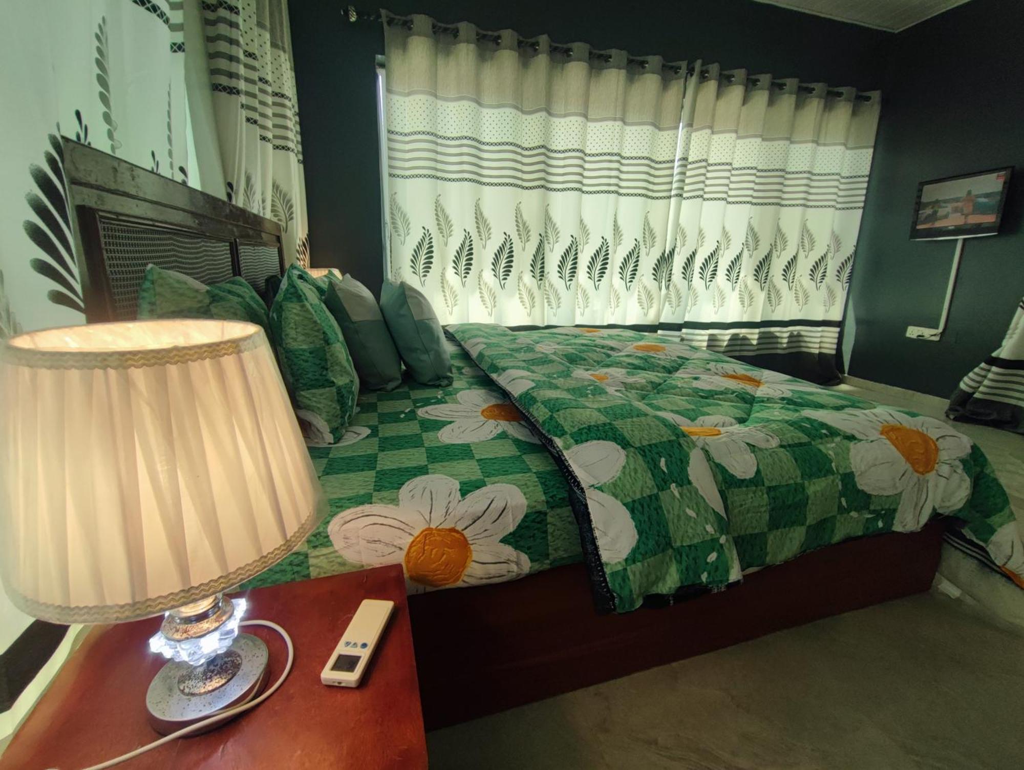 Ellisa Hospitality And Spa Hotel อักกรา ภายนอก รูปภาพ